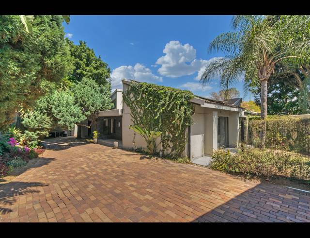 6 BEDROOM HOUSE FOR SALE IN WOODMEAD